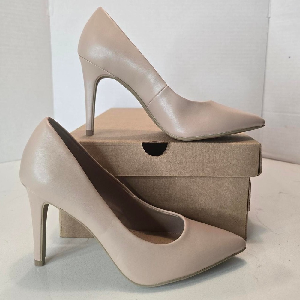 Christian Siriano Women's Habit Nude Pointed Toe Pump Heel Shoes- 5.5